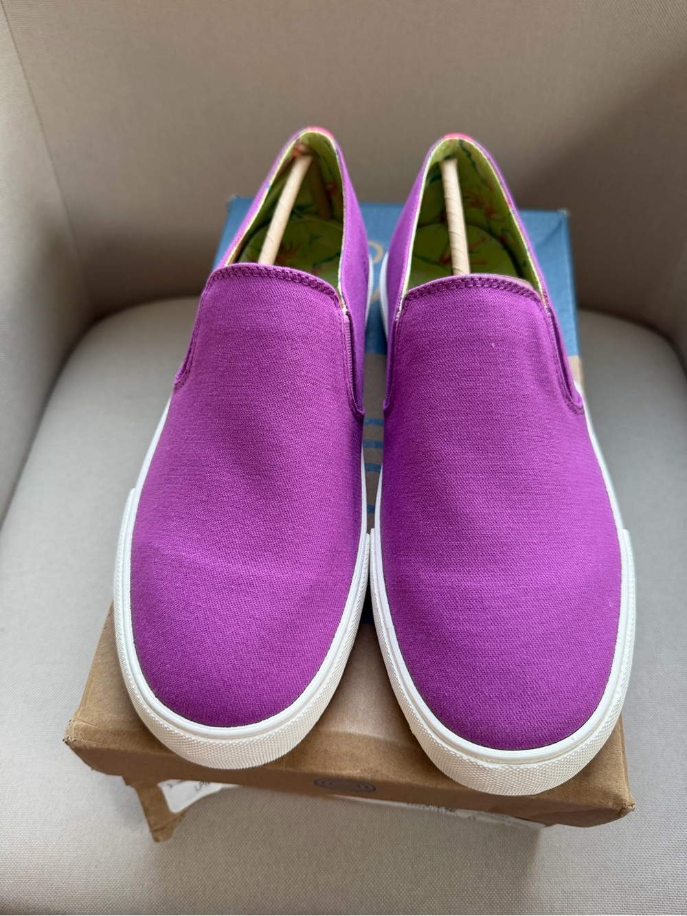 Vionic Groove Purple Slip-On Canvas Sneakers Size 9 Wild Berry comfort shoe NIB